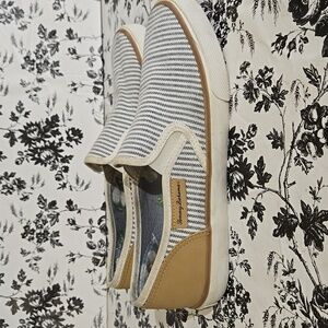 Striped Slip-On Sneakers B153